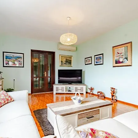 Apartmán In With Kitchen Račišće