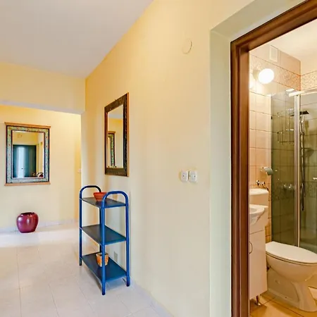 Apartmán In With Kitchen Račišće