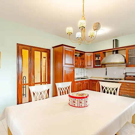 In With Kitchen * Račišće